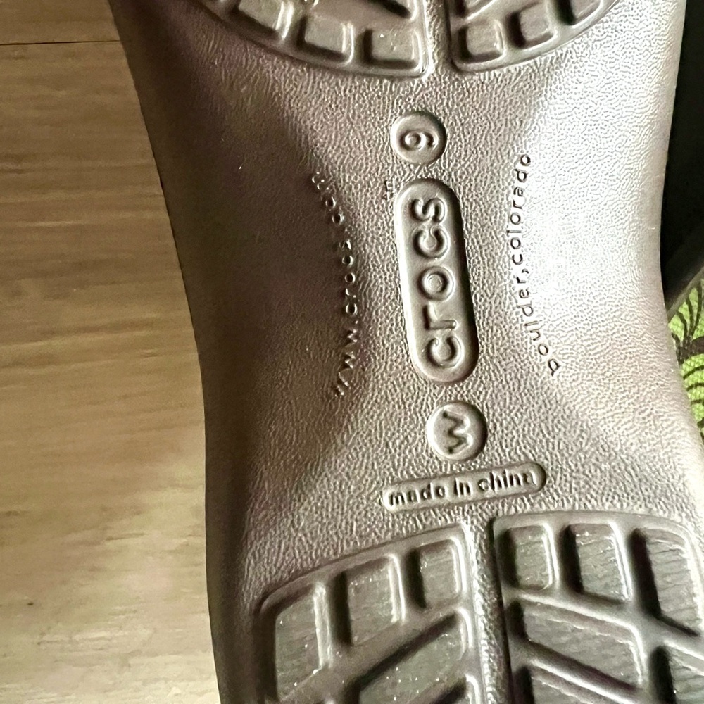 NWOT Crocs Frances Tully Women’s Clogs Size 9M Espresso Parrot Green - Picture 6 of 6